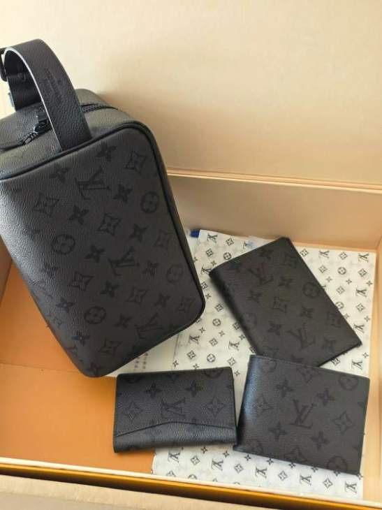 Picture of Louis Vuitton Wallets _SKUfw223582984fw